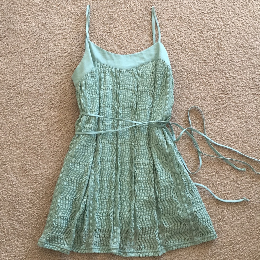 To The Max size small light green top